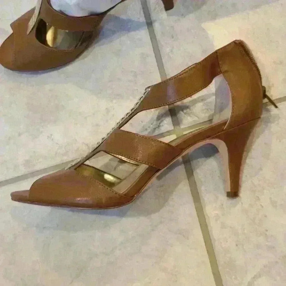 Brown Heels - Picture 4 of 6